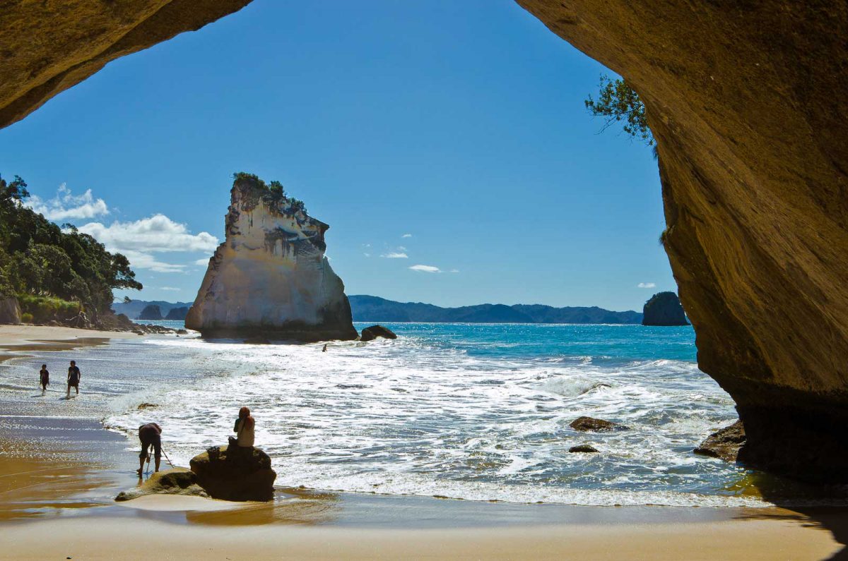 Backpacker Bus Coromandel: Cathedral Cove